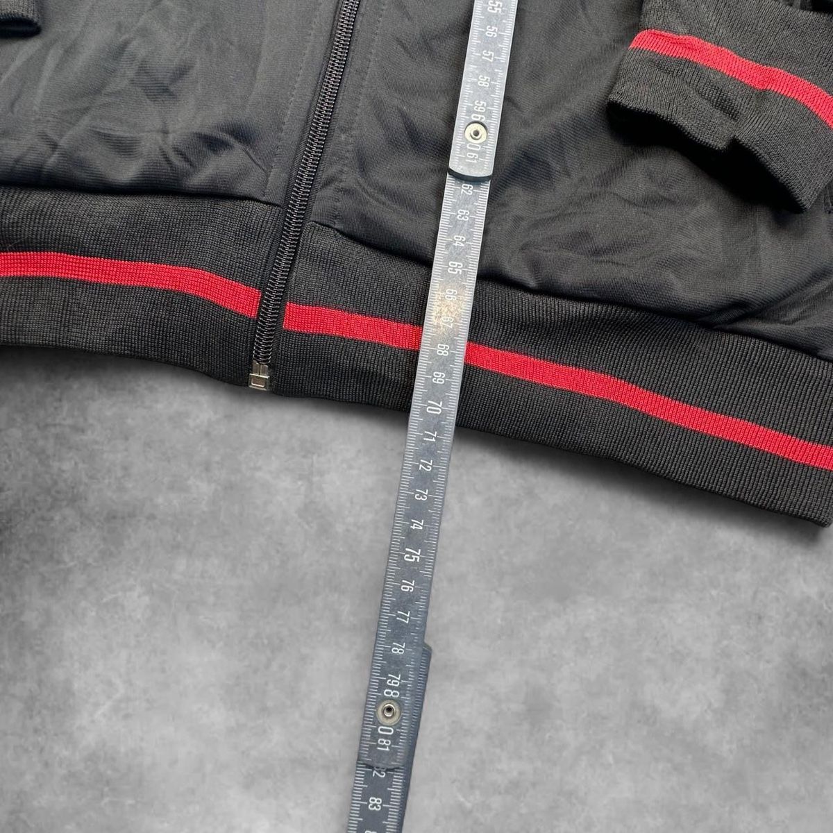 Adidas Jacken: Adidas black jacket – Gebraucht aus Erlinsbach SO von TogaResell 4