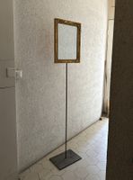 Schöner Barocker Spiegel, Goldrahmen mit Eisenständer