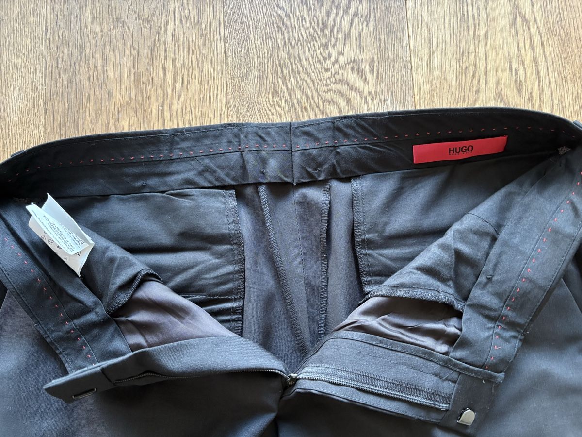 Hugo Boss Pantaloni: Hugo Boss Anzughose, Grösse 50, schwarz – Usato da Horgen venduto da Rafnaf 4