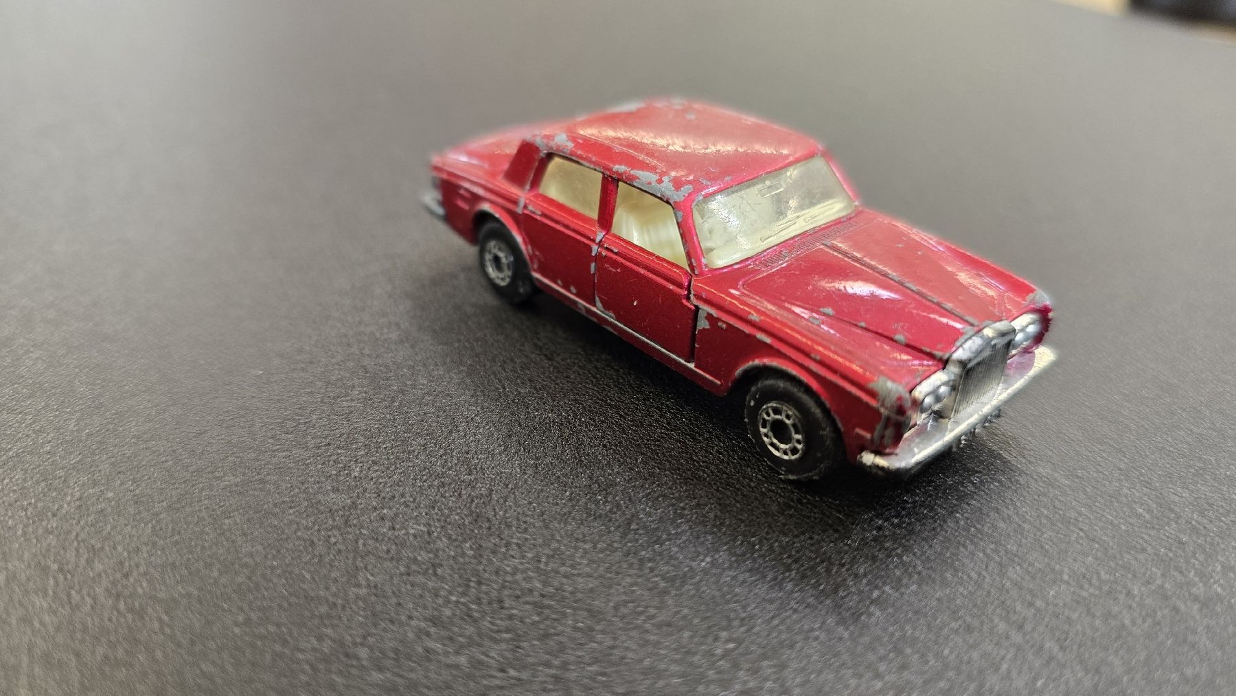 Matchbox Modellini d'auto: Matchbox Rolls-Royce Silver Shadow II rot 1979 – Usato da Mägenwil venduto da sam_5q7h 1