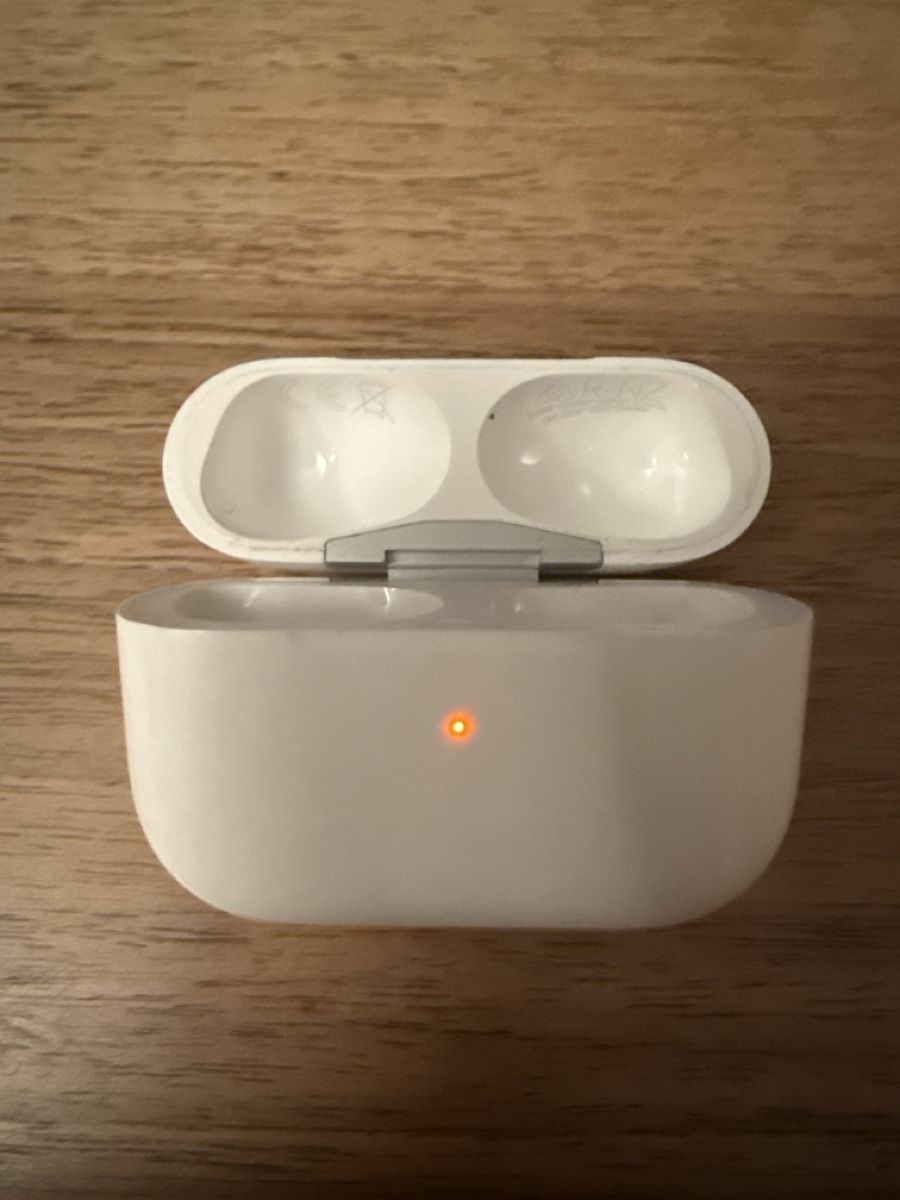 Apple Caricabatterie: AirPods Pro 2 Ladecase – Usato da Zürich venduto da Lukumbi