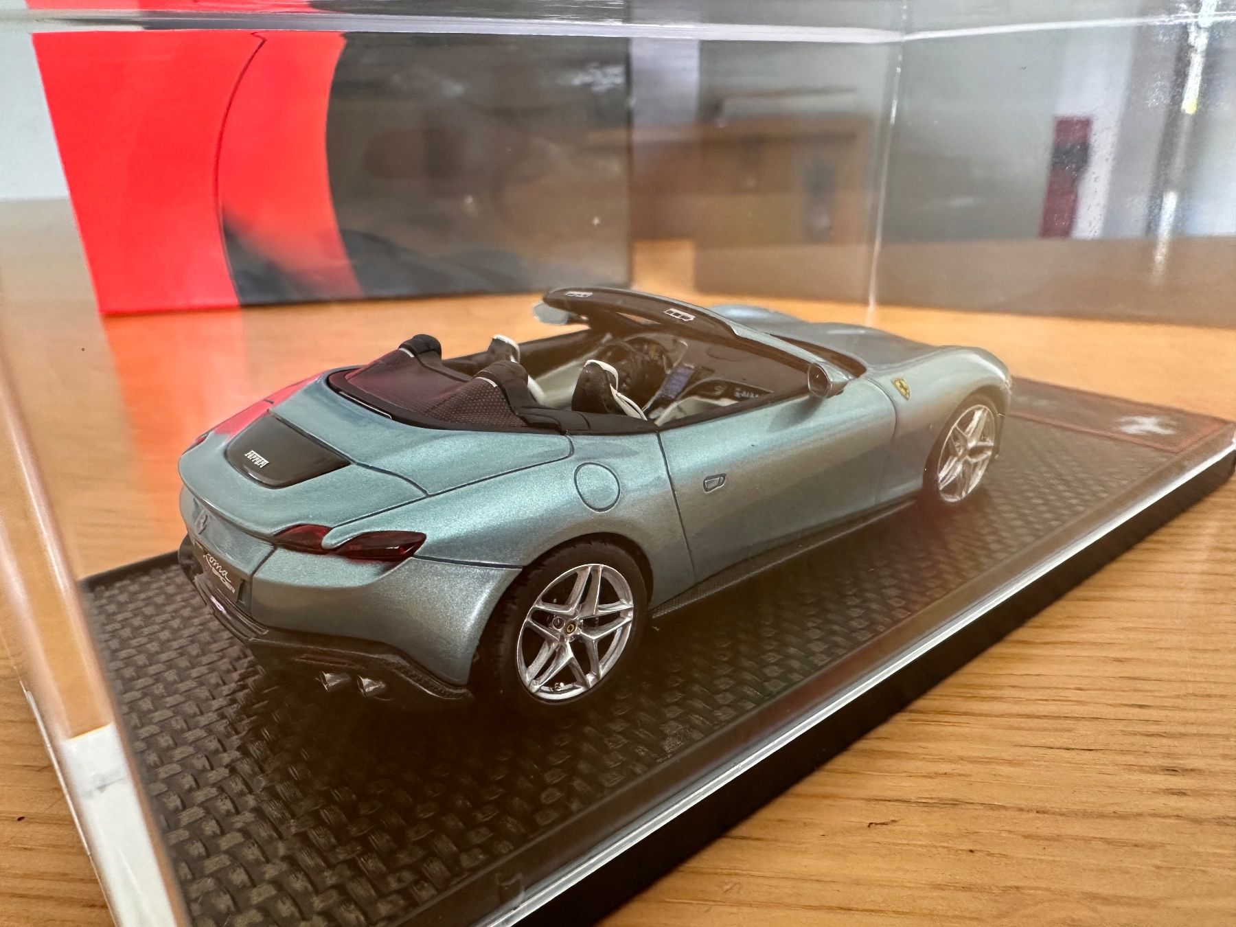 Ferrari Modellautos: Ferrari Roma Spider Celeste Tevere 1/43 – Neu und originalverpackt aus Stein AR von Krabbe2 2