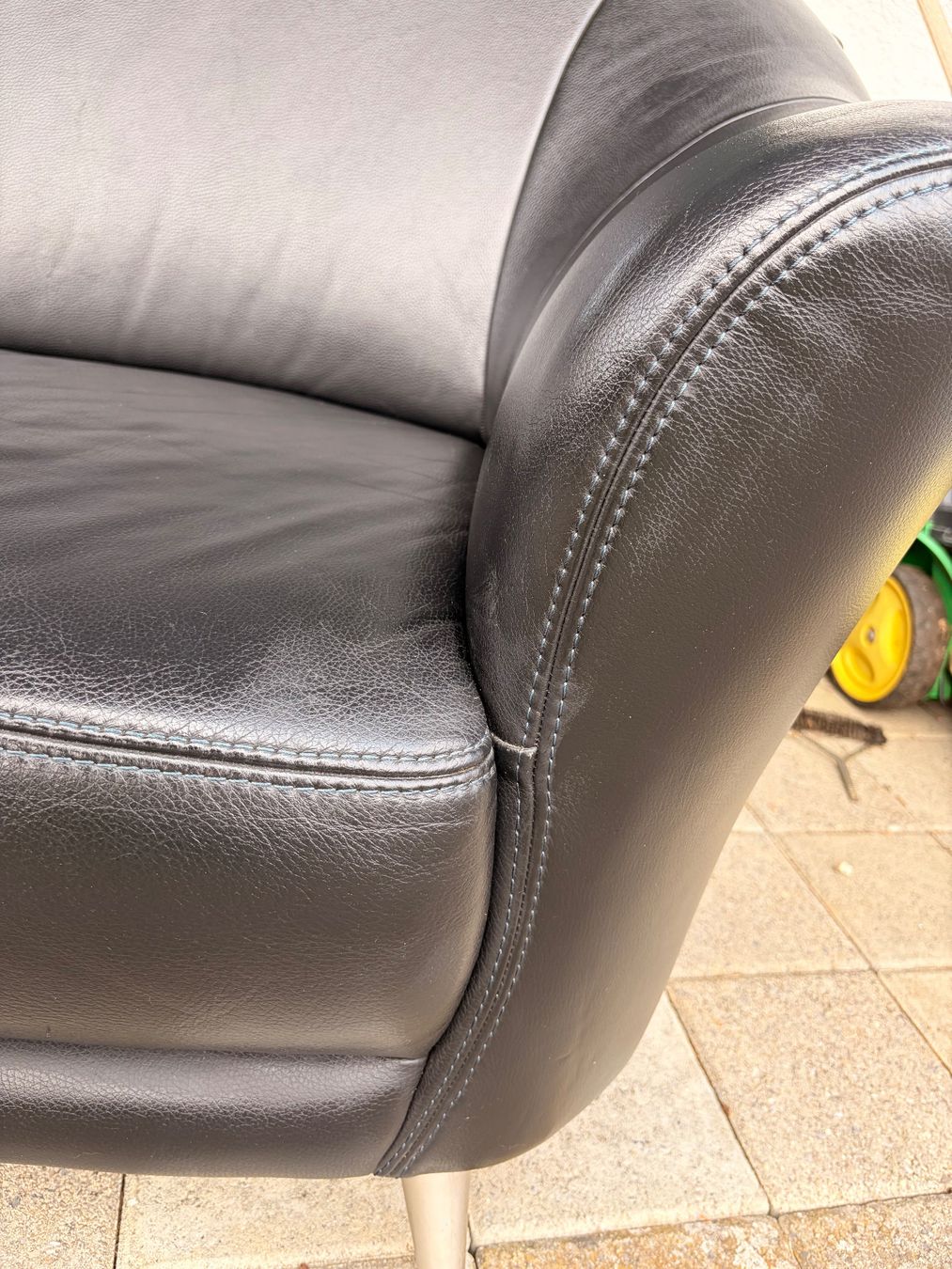Divani: Ledersofa, gebraucht  - schwarz mit blauer Naht – Usato da Aarburg venduto da Mel_zs28 2
