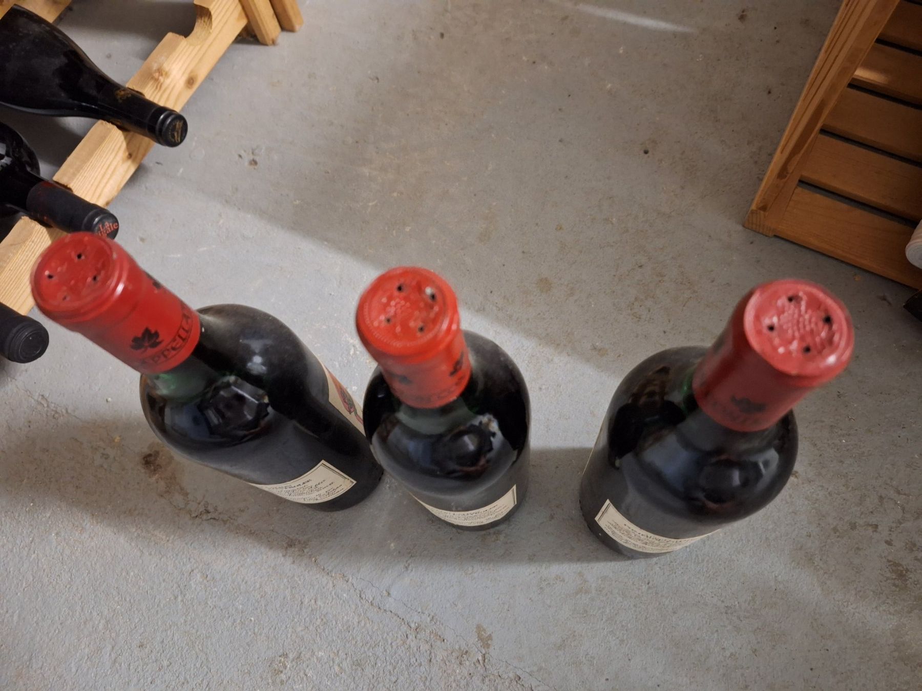 Vino: 3 Flaschen Pomerol "Chateau Taillefer" 1974 – Nuovo e nell'imballaggio originale da Luzern venduto da luc_9k8h 2