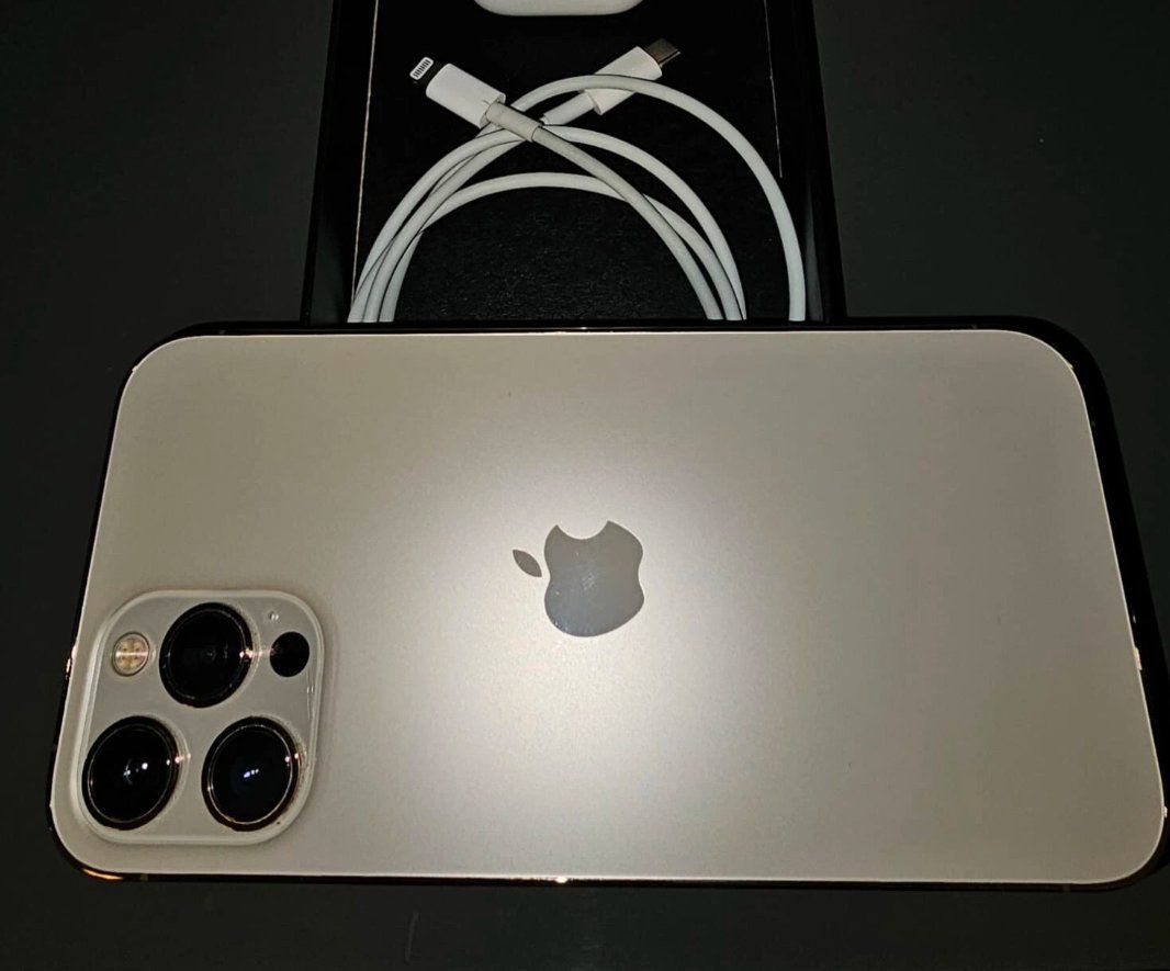 Apple Handys / Smartphones: iPhone 12 Pro Max (256GB) Akku 99% – Gebraucht aus Luzern von Waince786