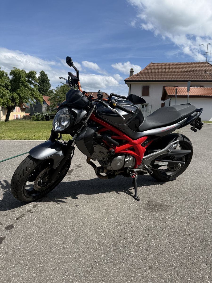 Suzuki Strasse: Suzuki Gladius 2014 45000kms MFK 2026 – Neu (gemäss Beschreibung) aus La Roche FR von kev_t57w