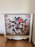 Kommode mit Totenkopfmotiv weiss Landhausstil