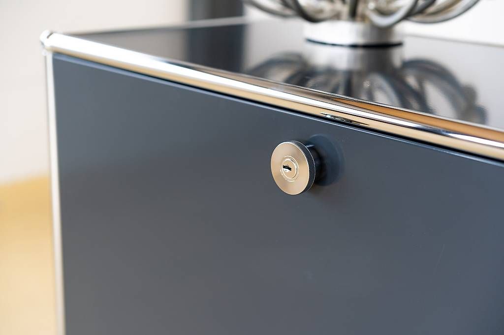 USM Scaffali: USM Sideboard in Anthrazitgrau, neuwertig! – Usato da Meinisberg venduto da atelier_TILIJA 7