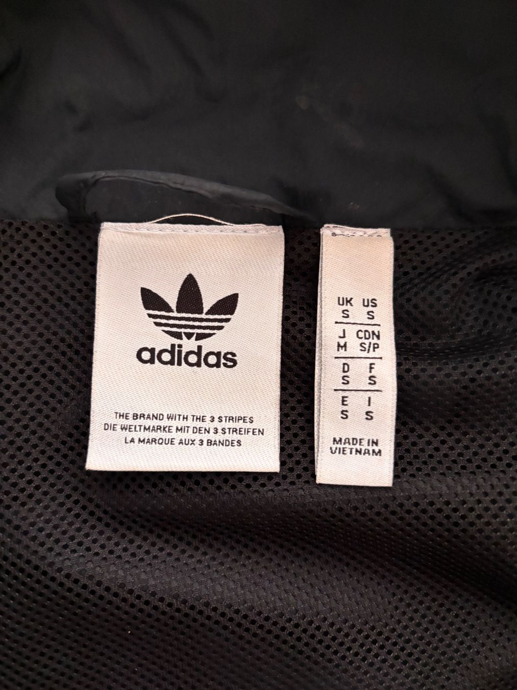Adidas Giacche: Retro Adidas Trackjacke schwarz-grau-weiss – Usato da Trübbach venduto da Nico.Broder 2