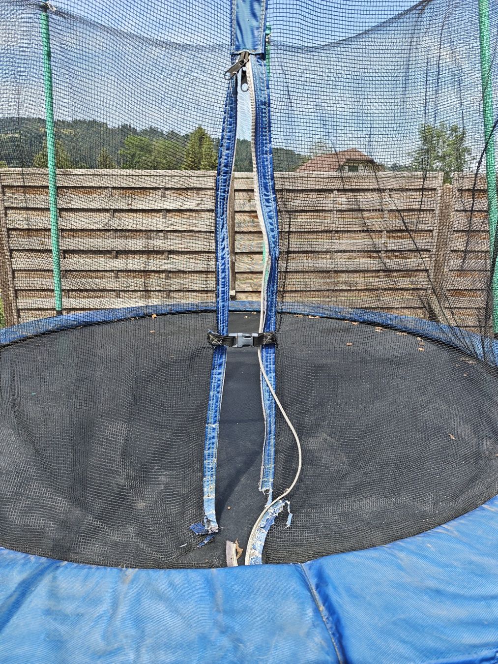 Trampolini: Trampolin mit Sicherheitsnetz & Leiter, gebraucht. – Usato da Zollbrück venduto da Turner5 6