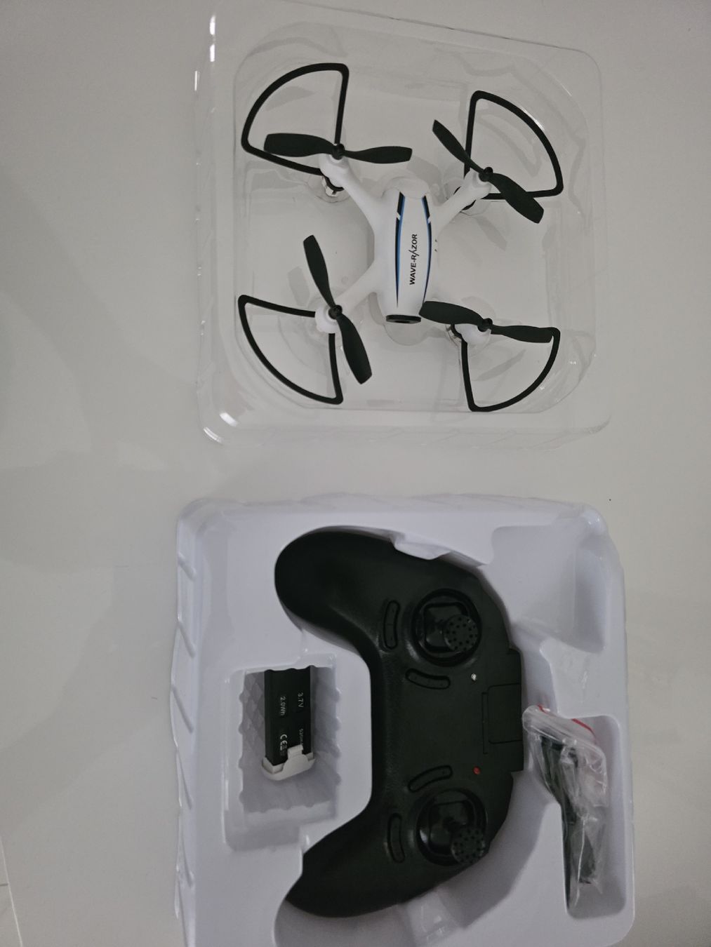 Giocattoli: Wave Razor Quadcopter, neuwertig, 2 Akkus – Nuovo (secondo la descrizione) da Grenchen venduto da pat_m7sp 3