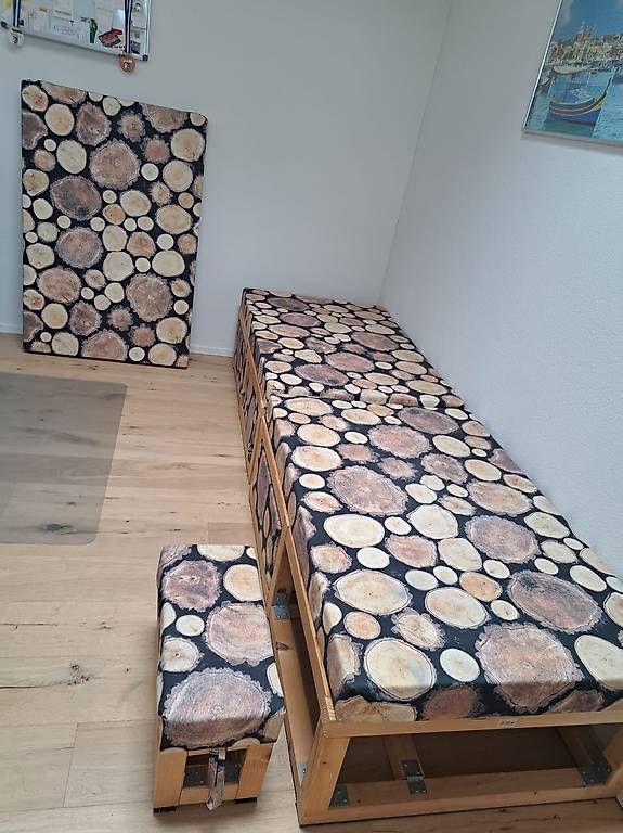 Divani: Modulare Sitz-/Loungeelemente aus Holz  individuell nutzbar – Usato da Oftringen venduto da roy_zk2h