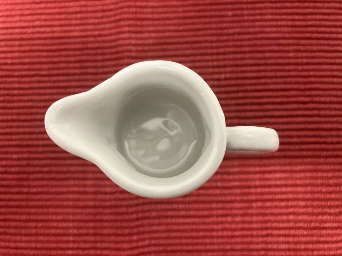 Karaffen: Miniature Creamer Pitcher, White Ceramic – Gebraucht aus Wettingen von BAG4478 1