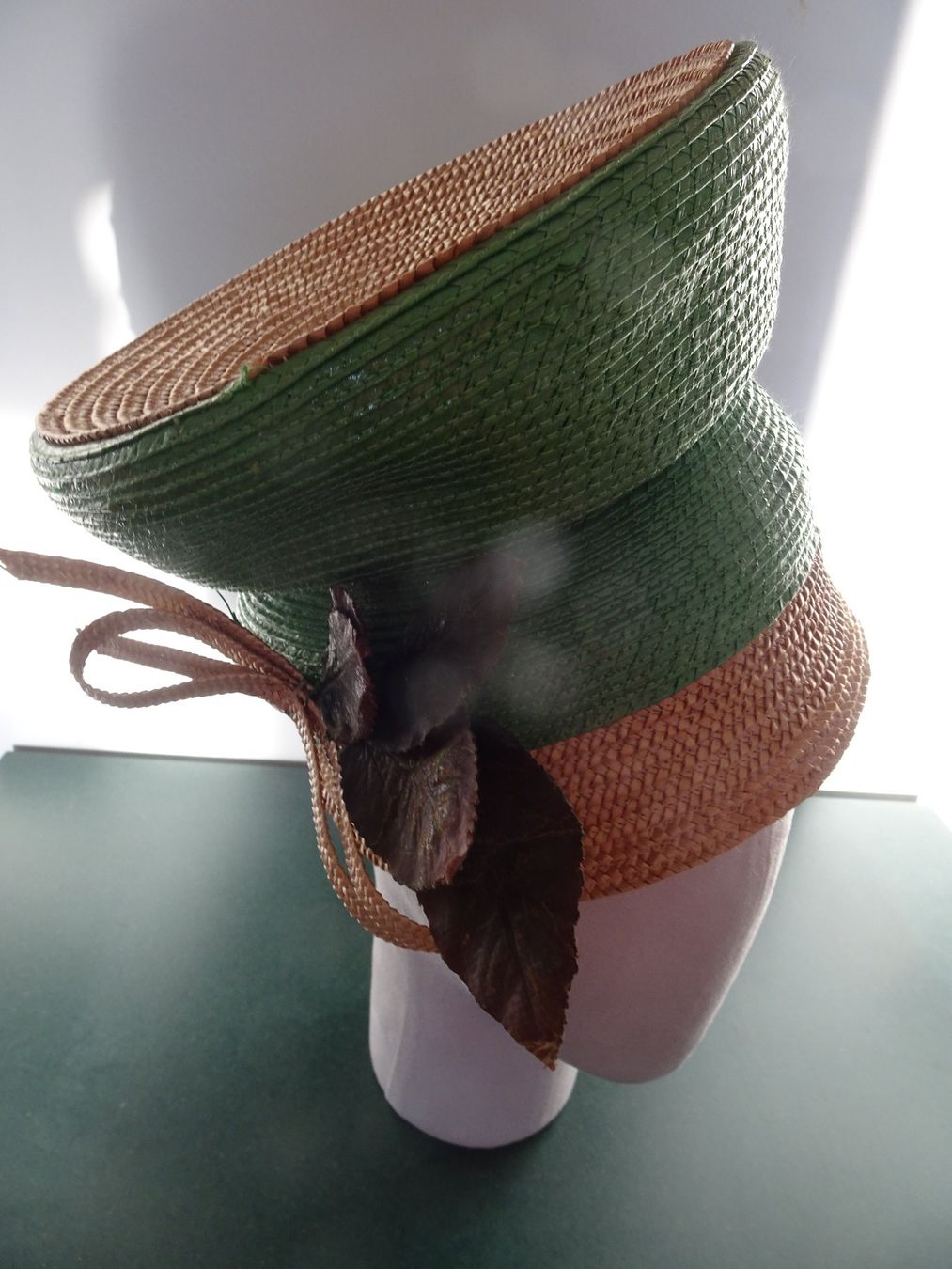 Copricapi, berretti & cappellini: Exklusiver Designer-Stroh-Hut von Sonja Rieser – Nuovo (secondo la descrizione) da männedorf venduto da purzelchen