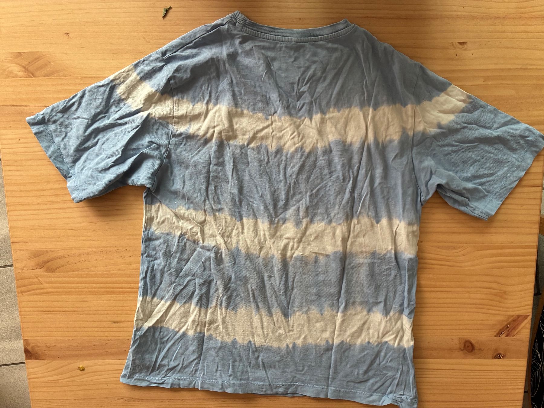 T-shirt: Happy T-Shirt – Usato da Schwarzenburg venduto da Murjek 1