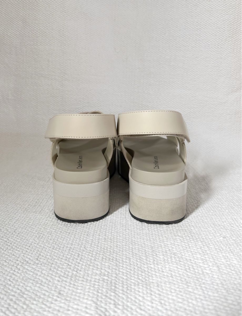 Calvin Klein Scarpe da donna: Calvin Klein Jeans flatform sandals  – Usato da St-Aubin FR venduto da claramathi 3