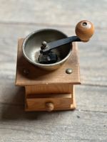 Macinacaffè antico in legno con cassetto, da collezione