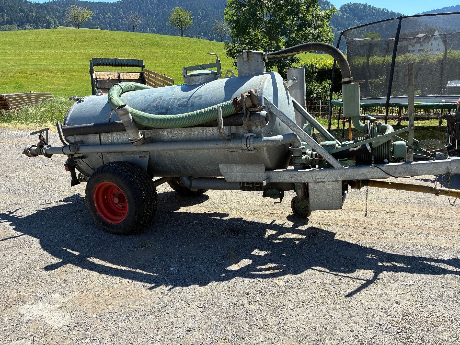 Zubehör: Güllenfass mit Zusatzpumpe – Gebraucht aus Hütten von Angusfarm