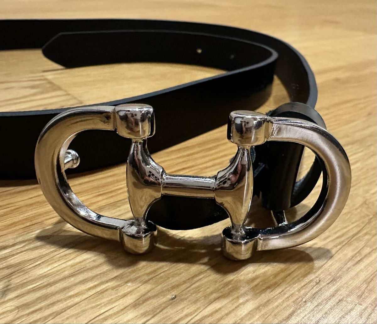 Massimo Dutti Cinture: NEW Massimo Dutti Elegant Black Leather Belt Silver Buckle – Nuovo (secondo la descrizione) da Stäfa venduto da gra_d5rt