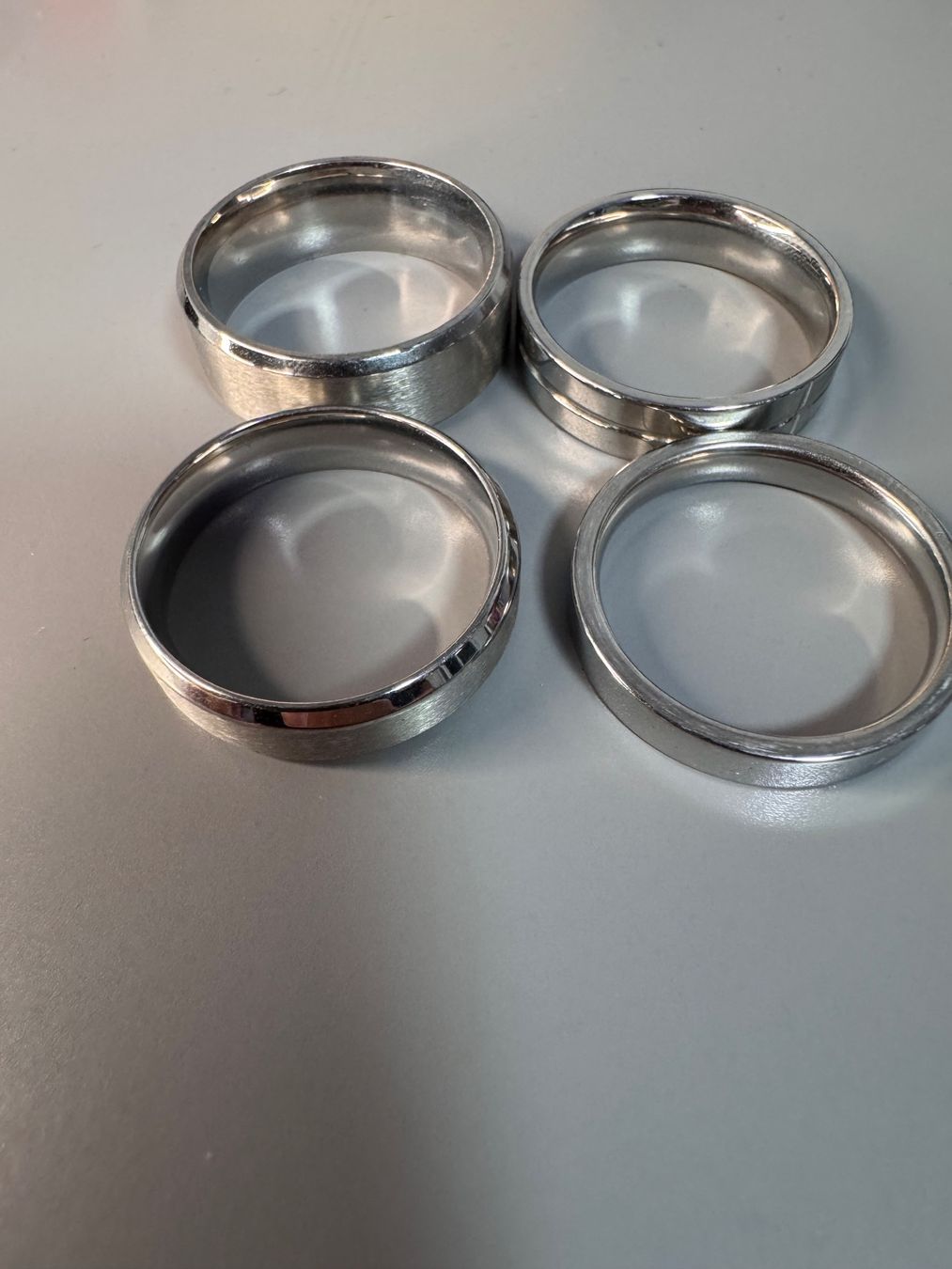 Bagues: 4 Ringe, Material unbekannt.. evt. Versilbert ab 1Fr – Neuf (Voir description) à Zunzgen par noa_wd92