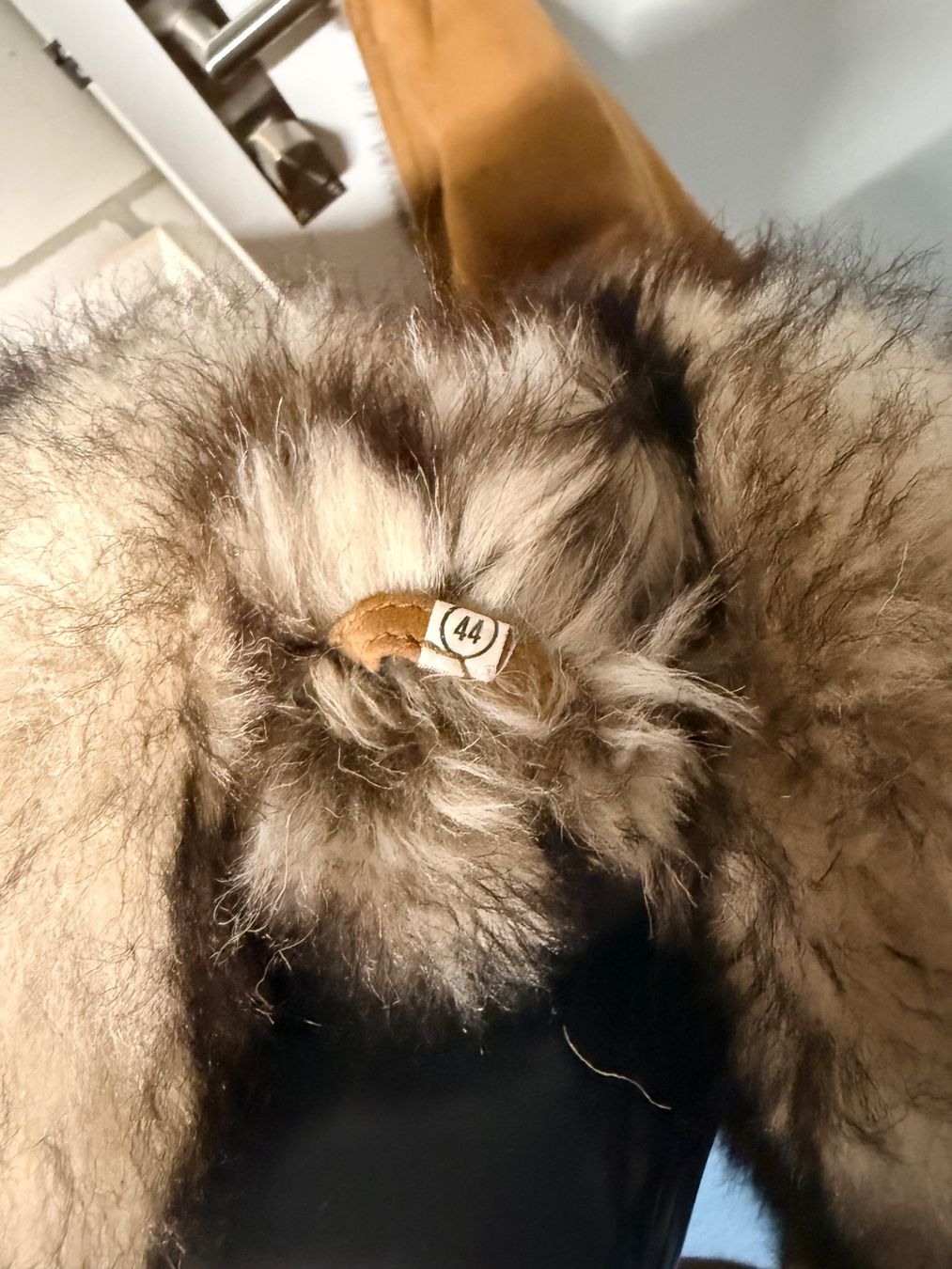 Cappotti: Cappotto in pelle scamosciata e pelliccia 44 – Usato da Liestal venduto da HAELV 2