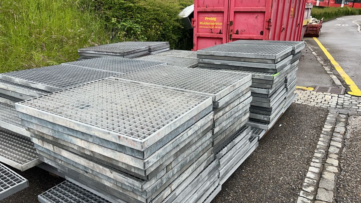 Grilles & Grillages: Schwerlastgitterroste ca 100m2 – D'occasion à Hundwil par panzermech 3