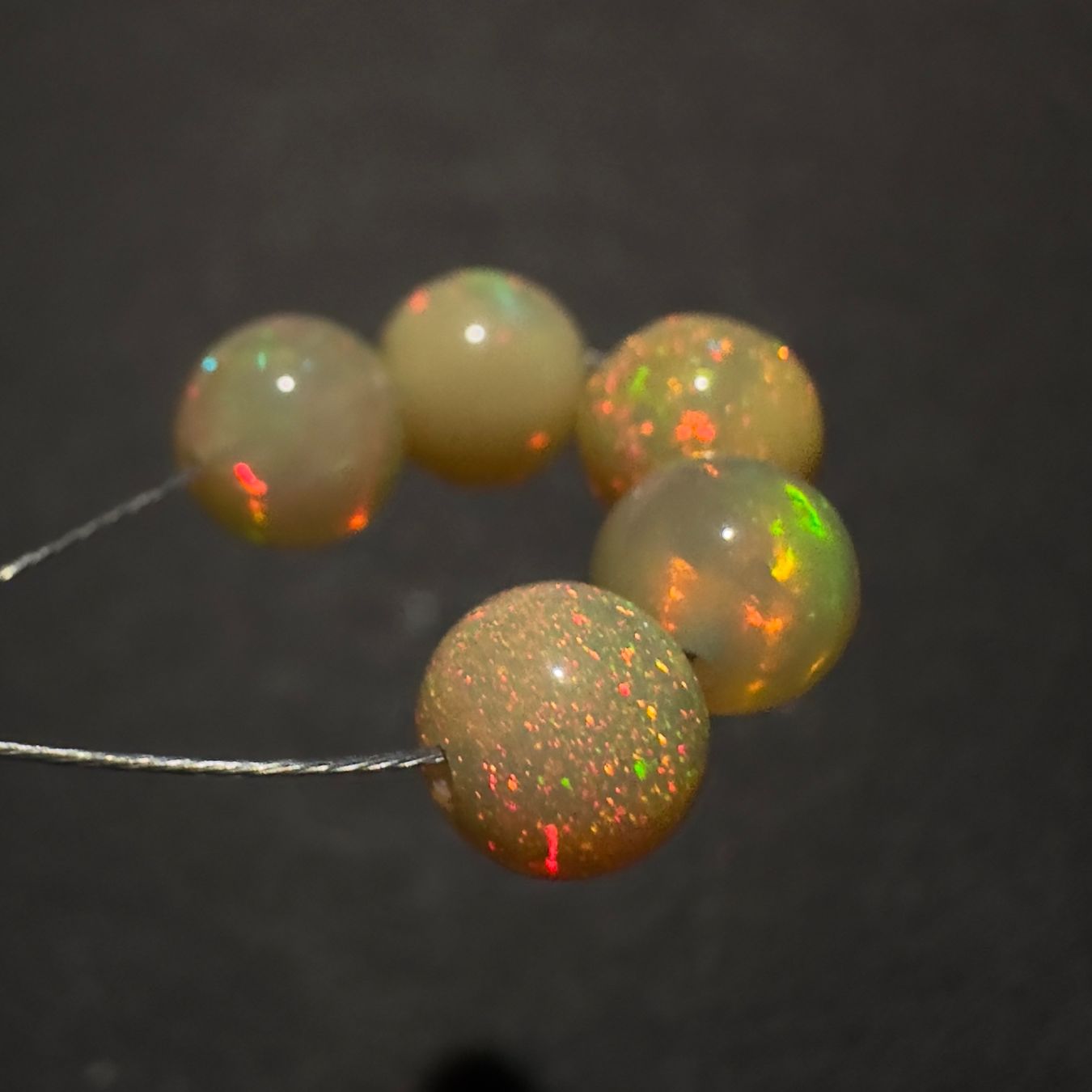 Edelsteine: 4.26 ct - Natural Ethiopian Opal Beads - 5 Pcs – Neu (gemäss Beschreibung) aus Zürich von Yoohooz