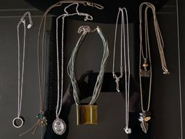 Modeschmuck Lot, 6 Kette und 1 Ring