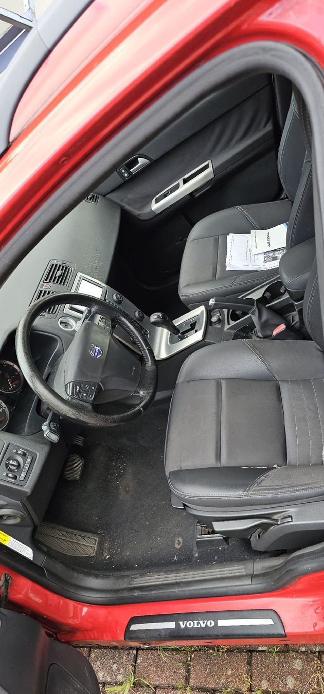 Volvo Automobili: VOLVO V50 2.4 – Difettoso da Fischbach LU venduto da Speedygonzales999 8