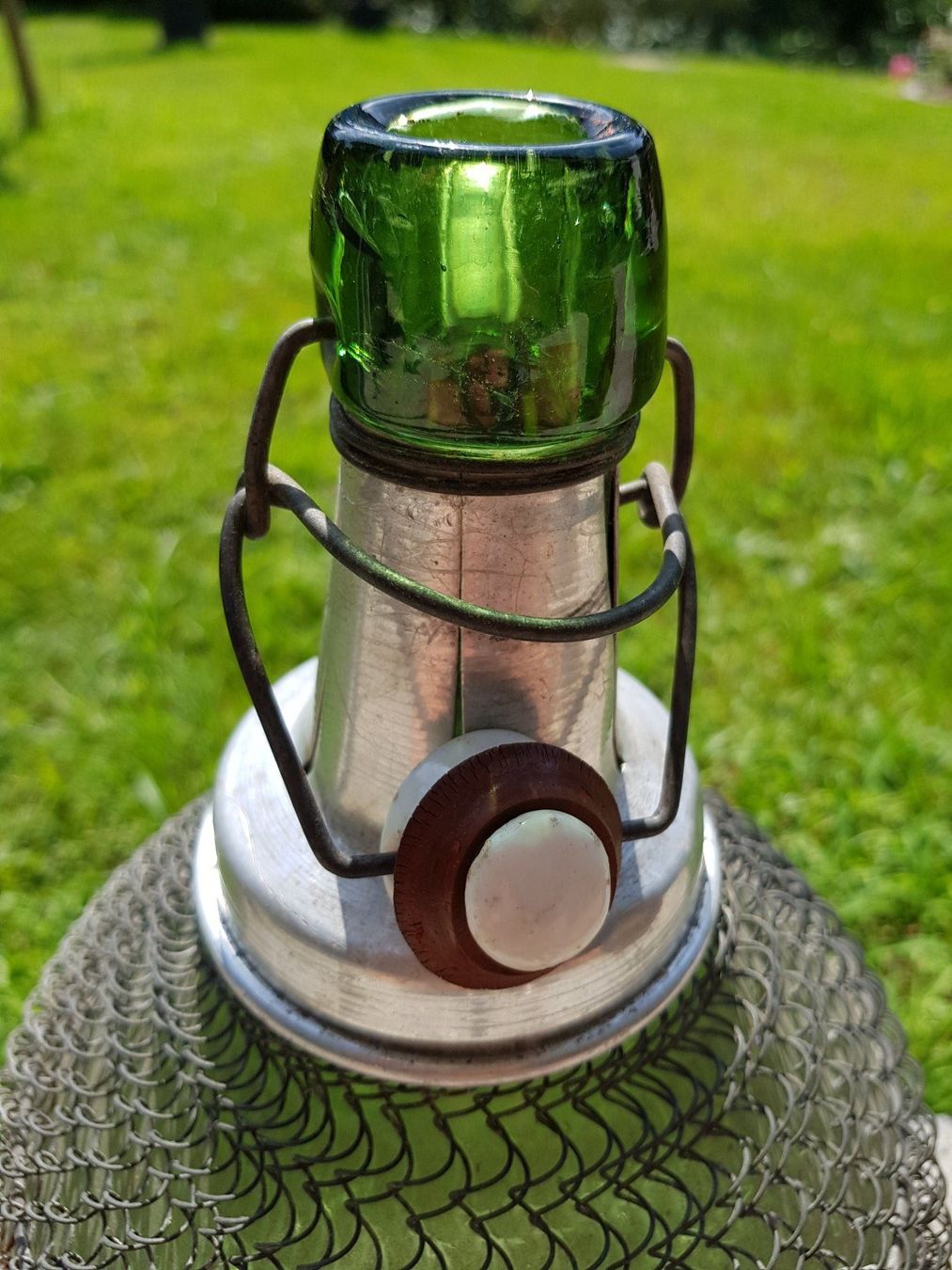 Bottiglie: Vintage Glasflasche mit Metallgitternetz – Usato da Näfels venduto da SuEdHe 4