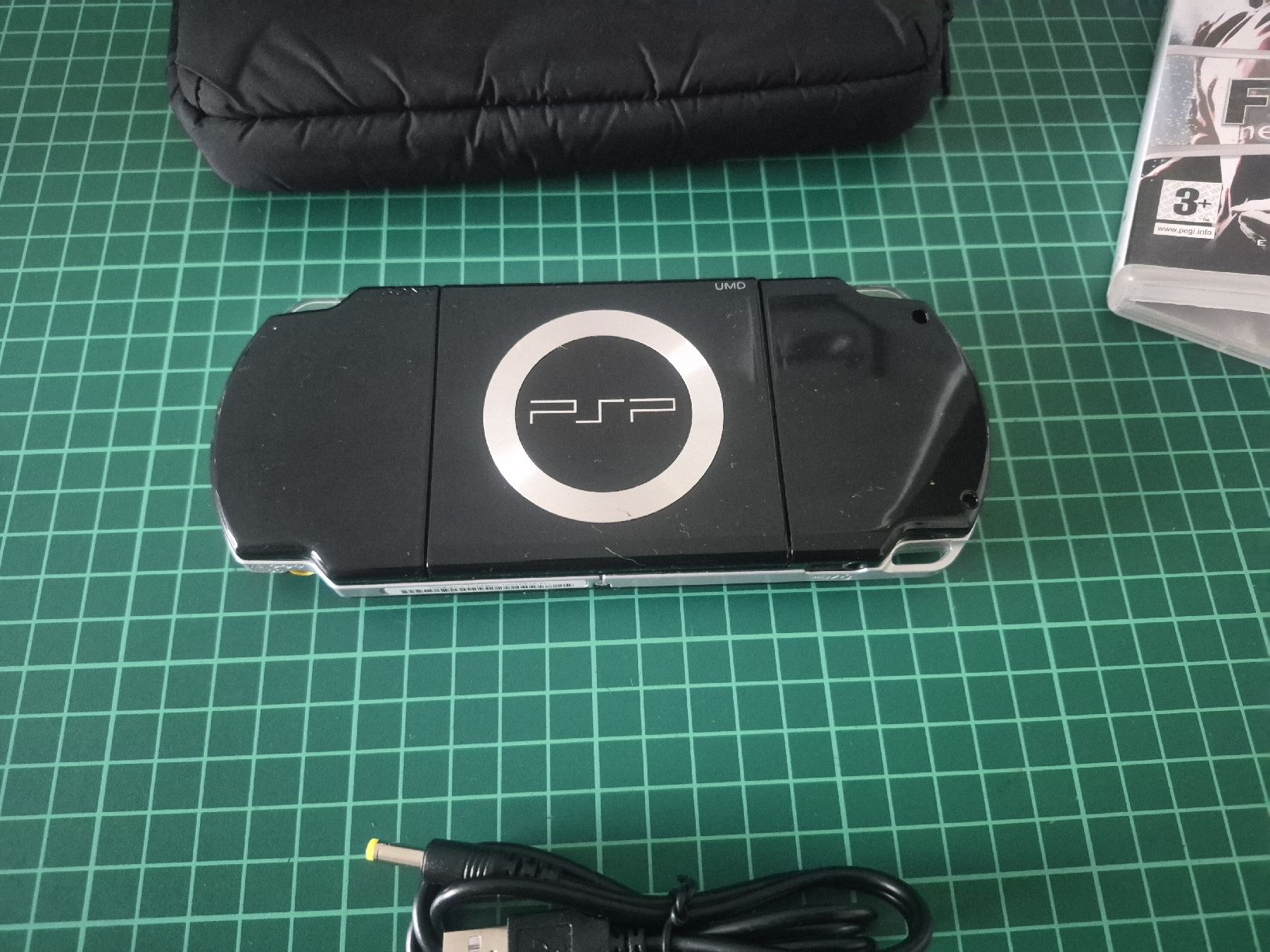 Sony Konsolen: Sony PSP 2004 Black + FIFA 06. Bundle with Case – Gebraucht aus Meyrin von Retro-GZ 3