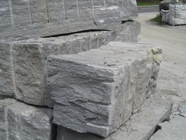 MAGGIA GNEIS GRANITSTEINE MAUERSTEINE QUADER STÜTZMAUER
