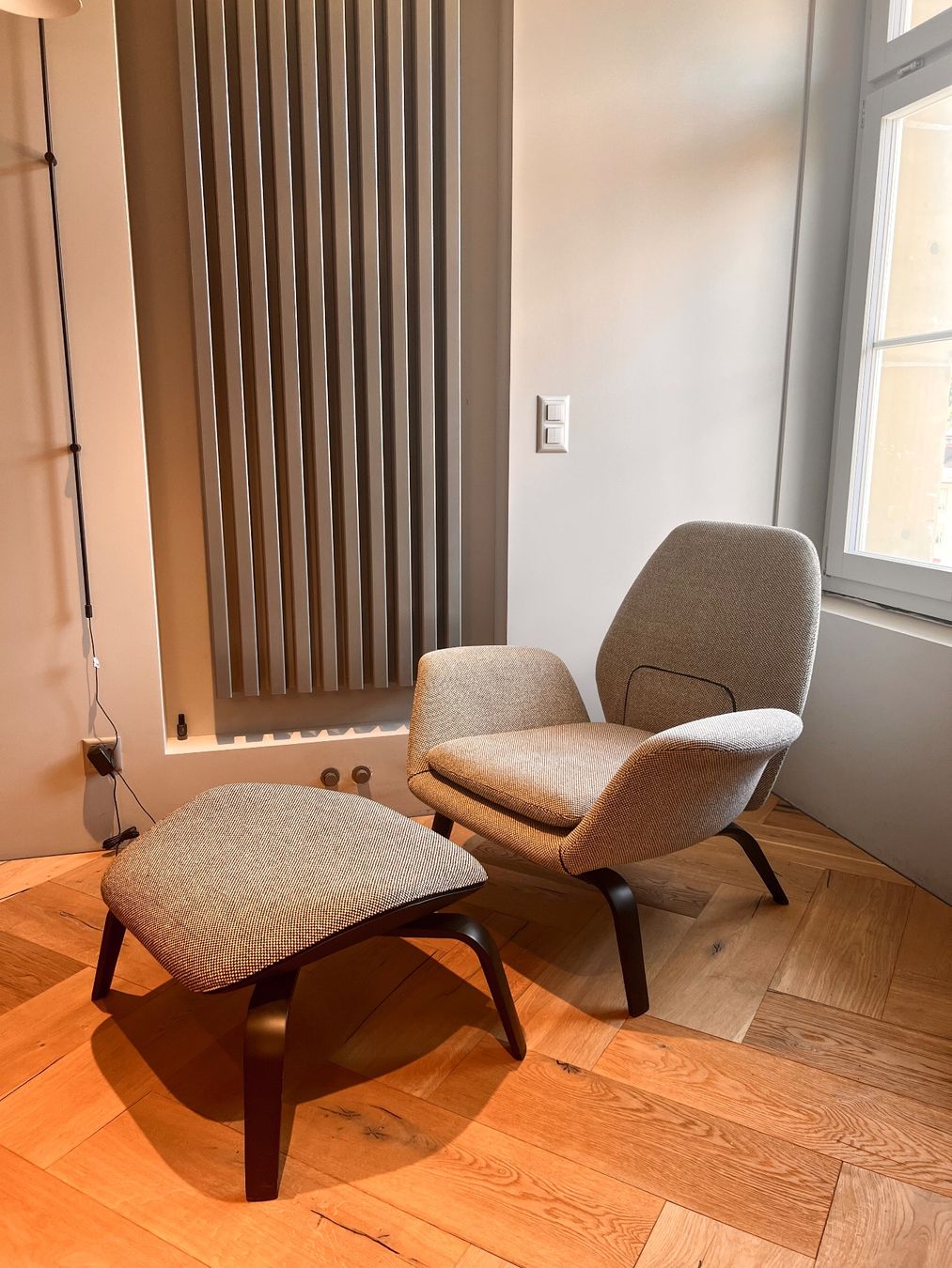 Minotti Poltrone: Minotti Sessel mit Hocker – Nuovo (secondo la descrizione) da Bern venduto da arttesa 1