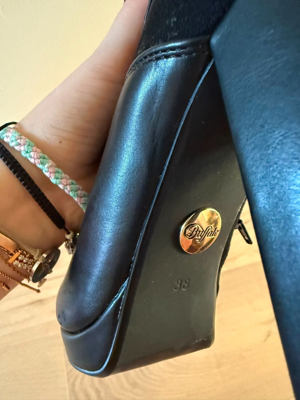 Buffalo Scarpe da donna: Buffalo Stiefeletten Gr. 38 – Nuovo (secondo la descrizione) da Fällanden venduto da ala_k7vk 5