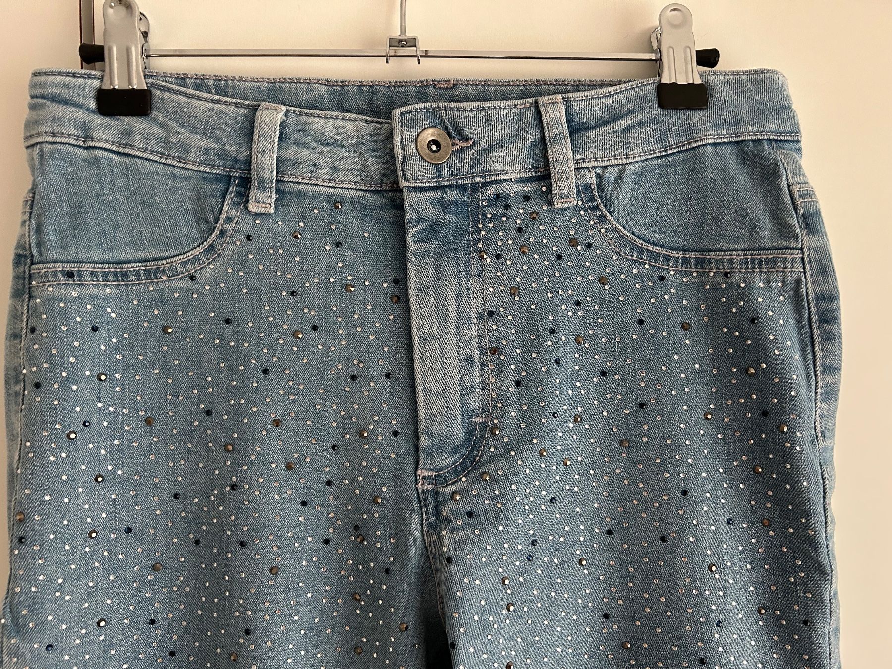 Jeans: Coole blaue Jeans mit Strasssteinchen – Usato da Bern venduto da Smile-2707 2