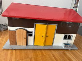 Stall / Bauernhof - Holz - massiv - 2 Steckenpferde