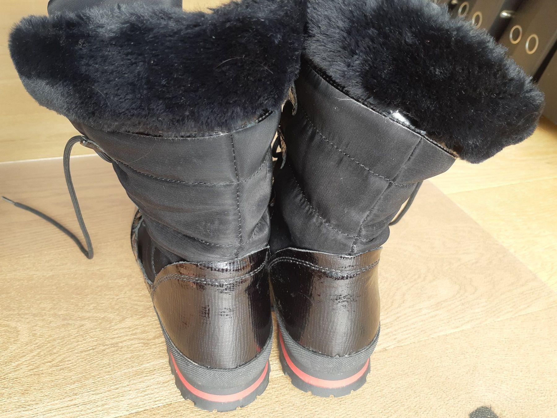 Scarpe da donna: Bottes de neige – Usato da Montreux venduto da kubo 4