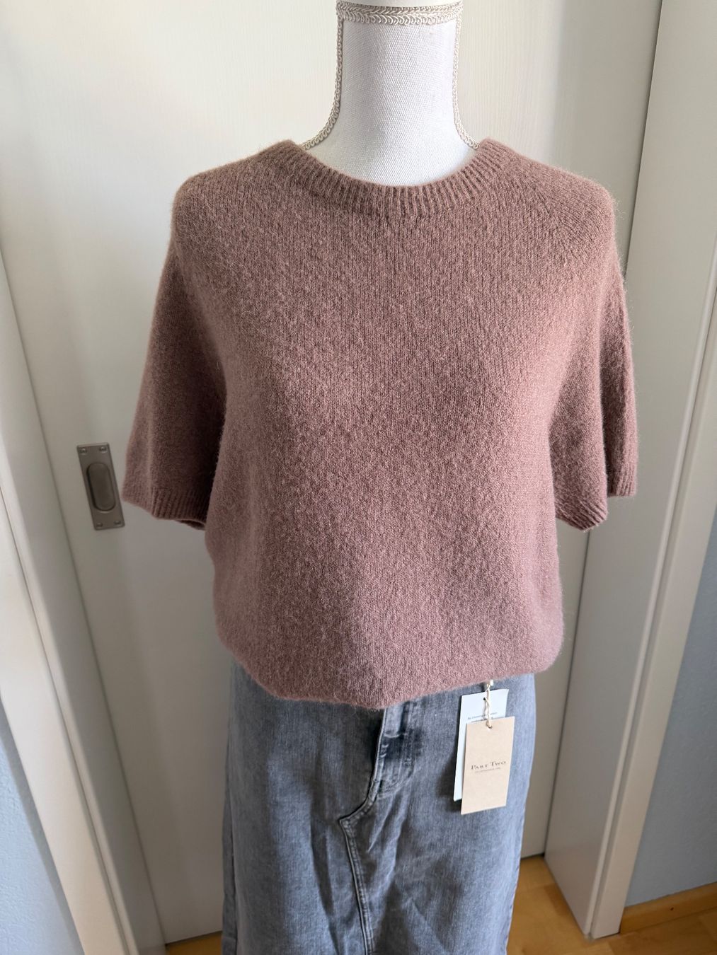 Lotti di vestiti: Pullover und Jeansrock im Set – Usato da Lohn SH venduto da mathea