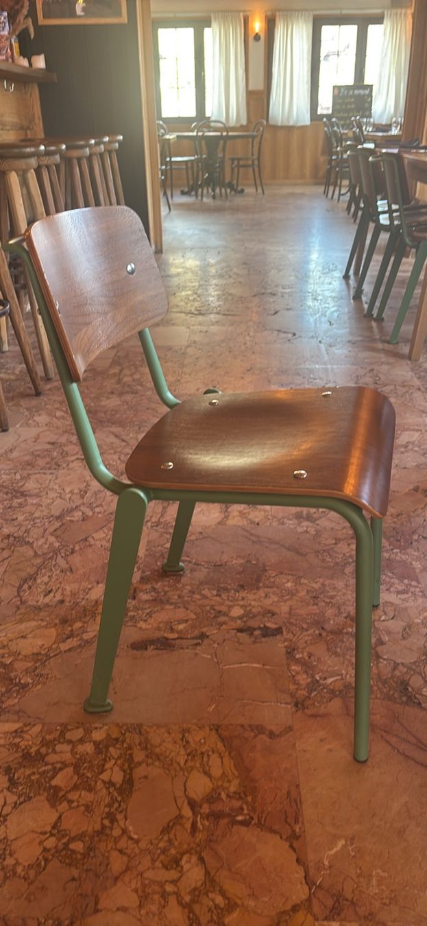Stühle: 2 Chaises en Acier et Noyer – Gebraucht aus Monthey von inf_hd9b