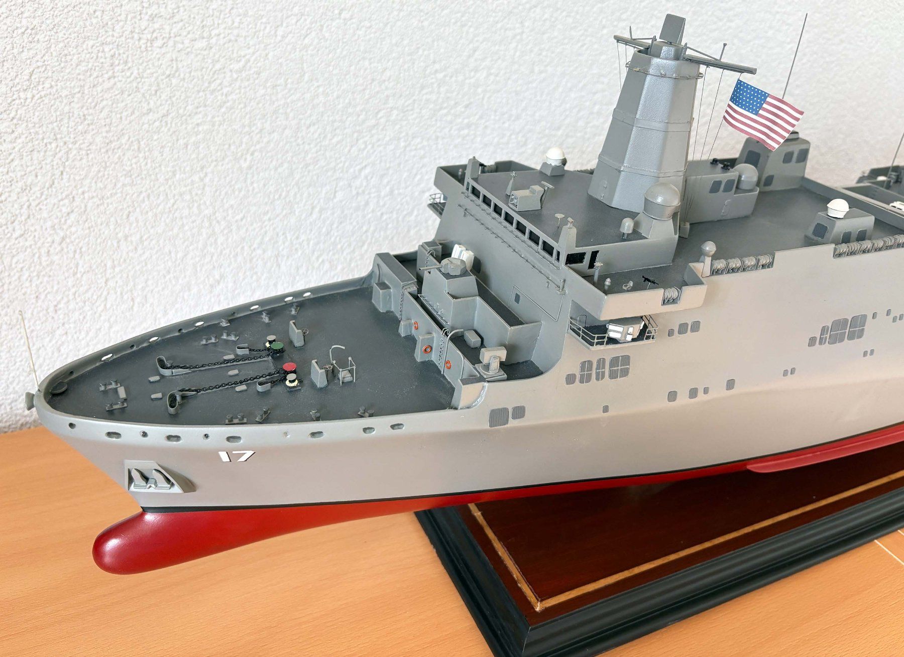 Kit di modellismo & Modellini statici: Schiffsmodell der USS San Antonio (1/200) – Usato da Frick venduto da TOMAPO 9