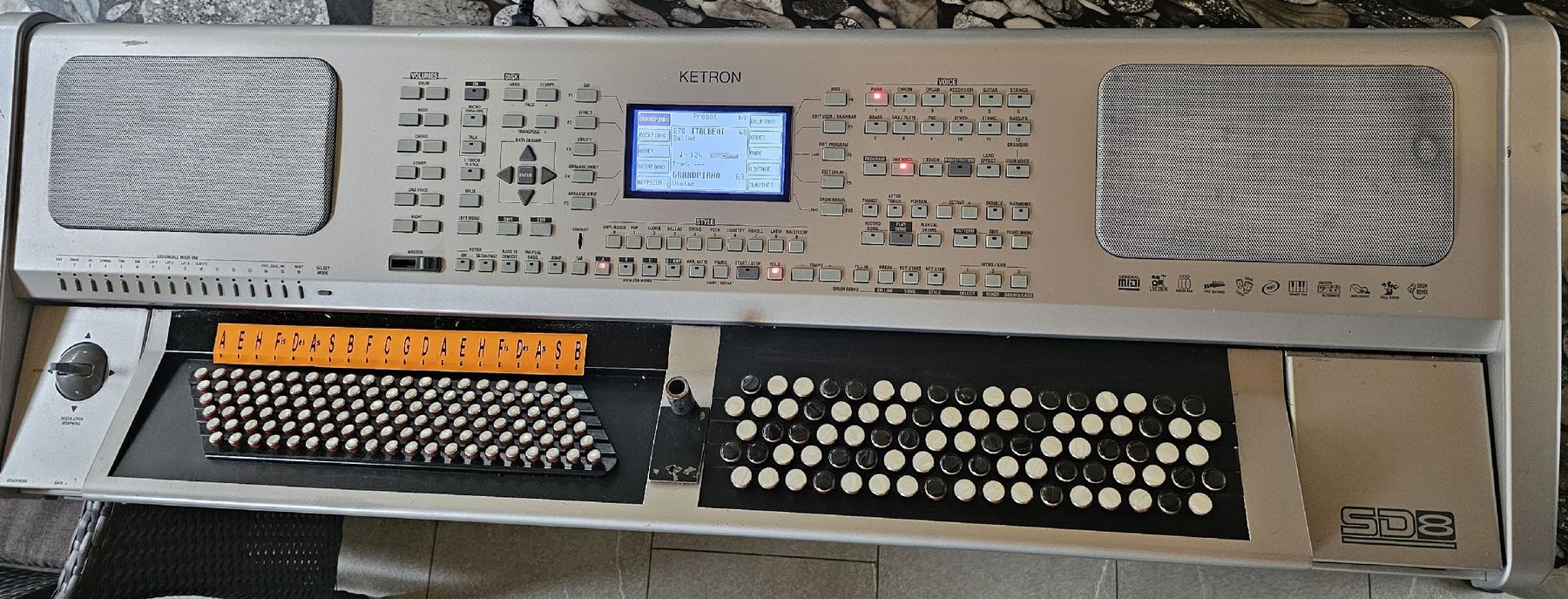 Strumenti musicali: Ketron SD8 midi B-Griff Knopfgrifftastatur – Usato da Erschwil venduto da hexeraus 5