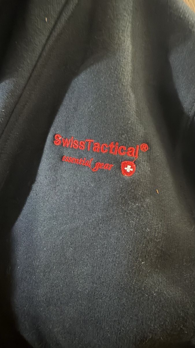 Maglioni & Felpe: Swiss Tactical Essential Gear – Nuovo (secondo la descrizione) da Möhlin venduto da CekoD 2