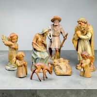 Crèche de Noël suisse par ANRI KUOLT bois sculpté, 8 pièces