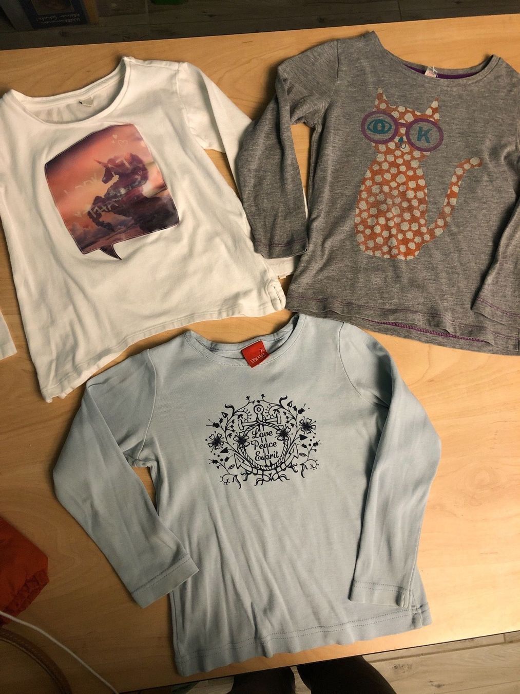 Esprit Maglioni & Felpe: 3 süsse Esprit Shirts Gr.104 – Usato da Obergerlafingen venduto da cabo4