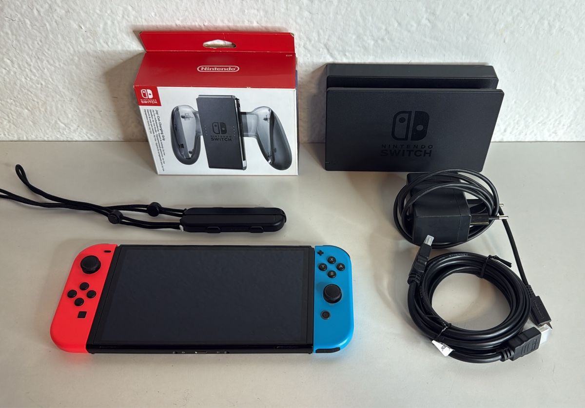 Nintendo Console: Nintendo Switch OLED - Good Condition 🎮 – Usato da Ehrendingen venduto da bubulence