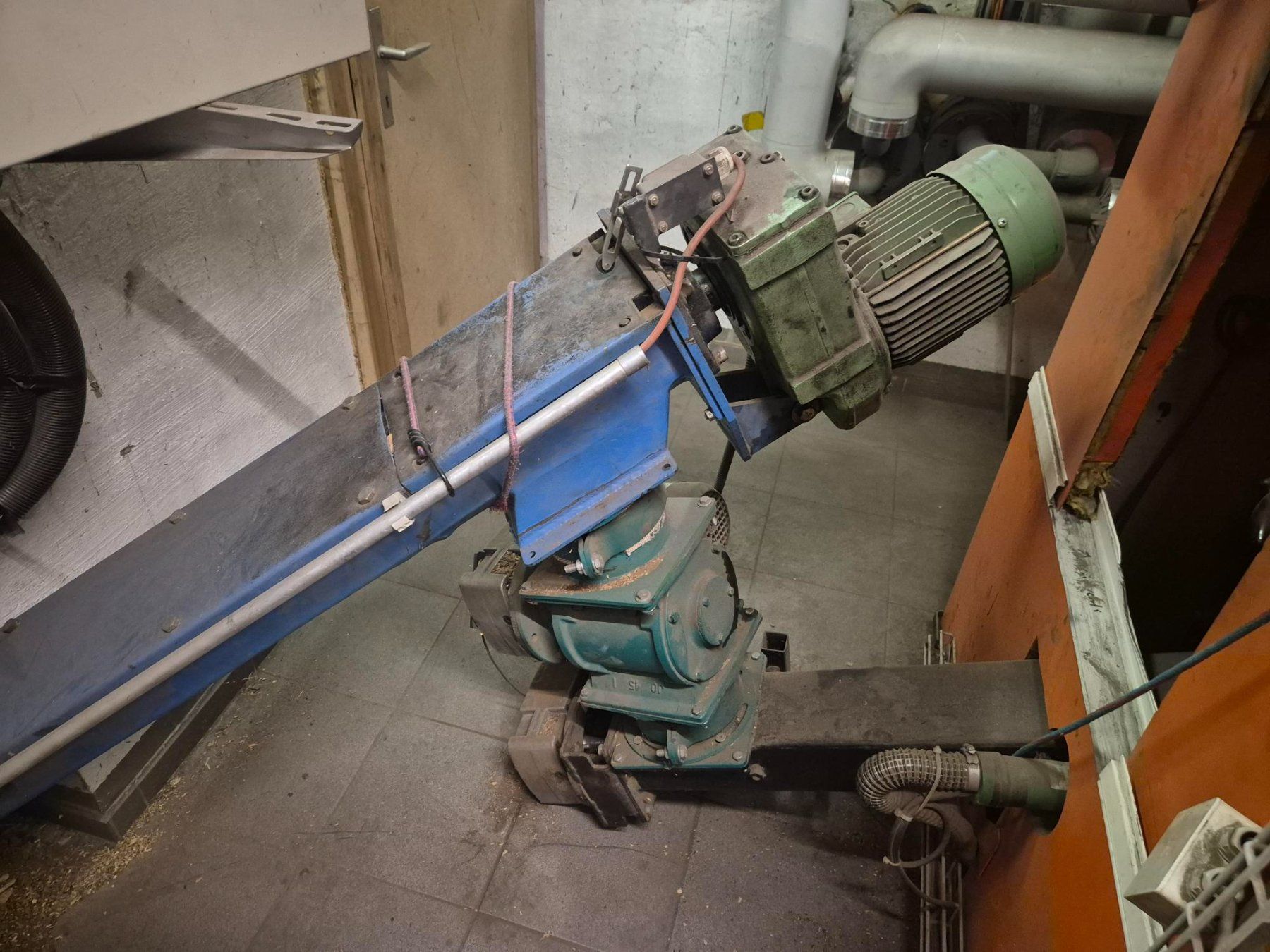 Radiatori: Hackholzfeuerung Heizomat 100KW – Usato da Müswangen venduto da yvesheggli 2