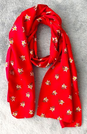 Rotes Trachten - Halstuch mit Edelweiss-Motiven, 29 x 135 cm