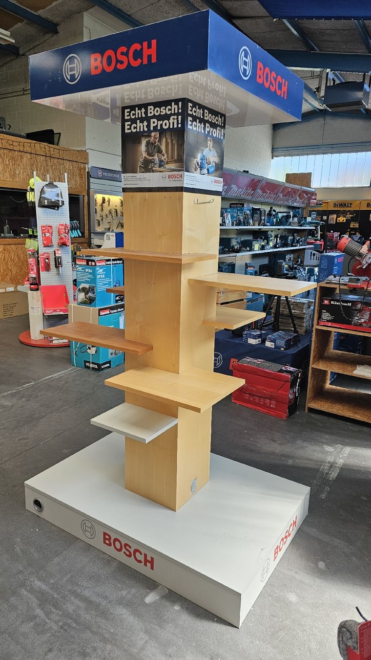 Scaffali: BOSCH Ausstellungsregal ab CHF 1.00 – Usato da Koppigen venduto da Bracher_Mail-House 2