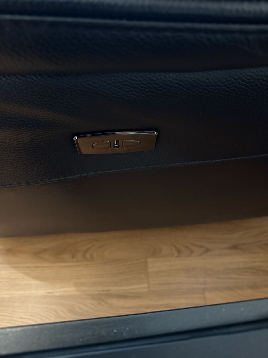 Conforama Divani: Sofa in pelle – Usato da Muttenz venduto da rdo_8cvx 8