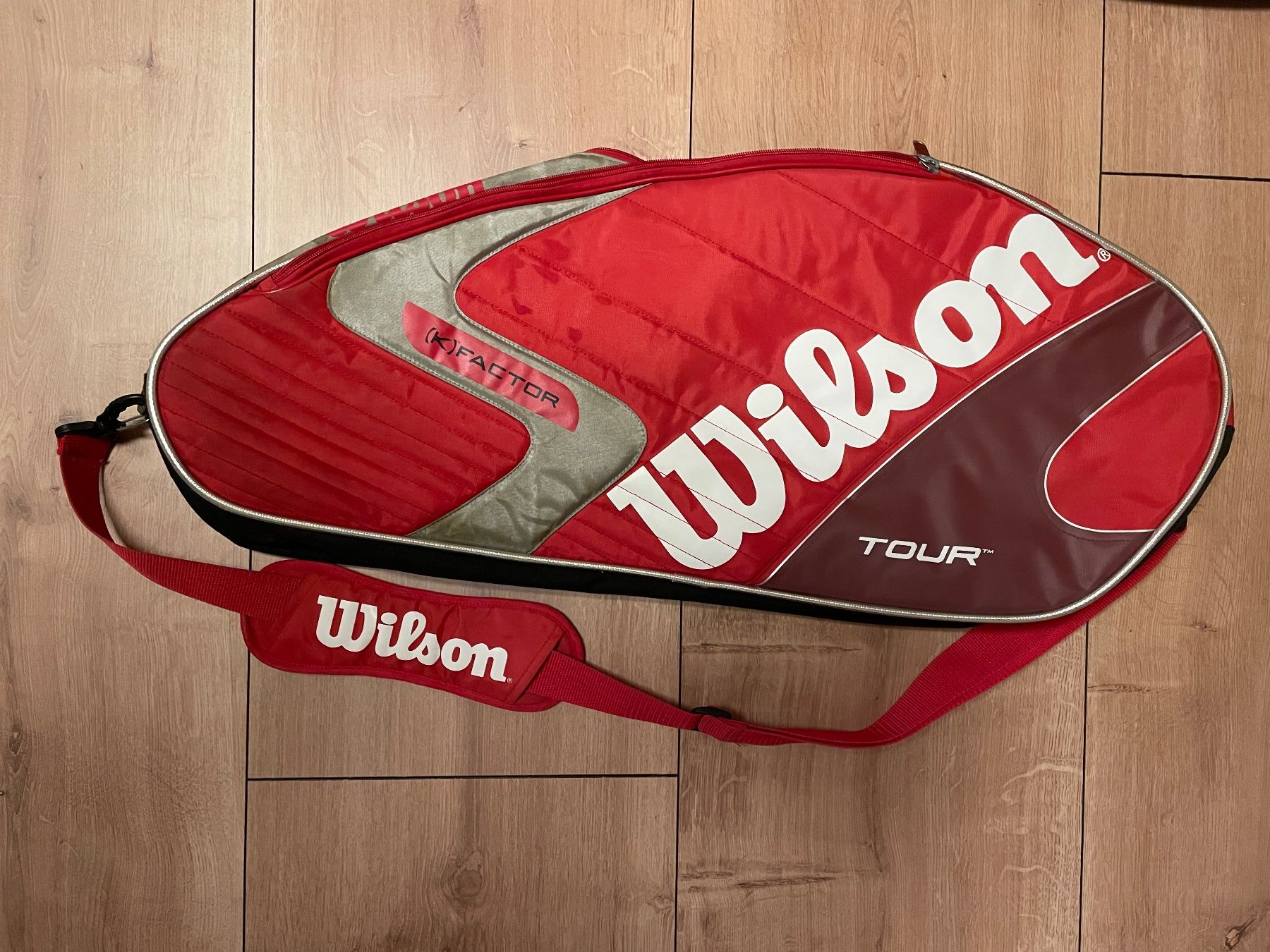 Wilson Taschen: Tennistasche mit zwei Fächern plus Tennisschläger – Gebraucht aus Vilters von Sandro1093